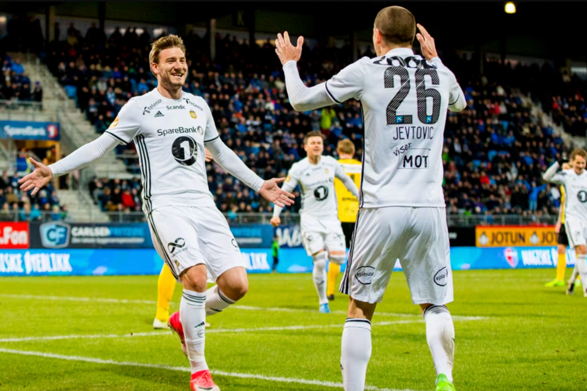 Milan Jevtovic từng là đồng đội với Nicklas Bendtner Milan Jevtovic tung la dong doi voi Nicklas Bendtner