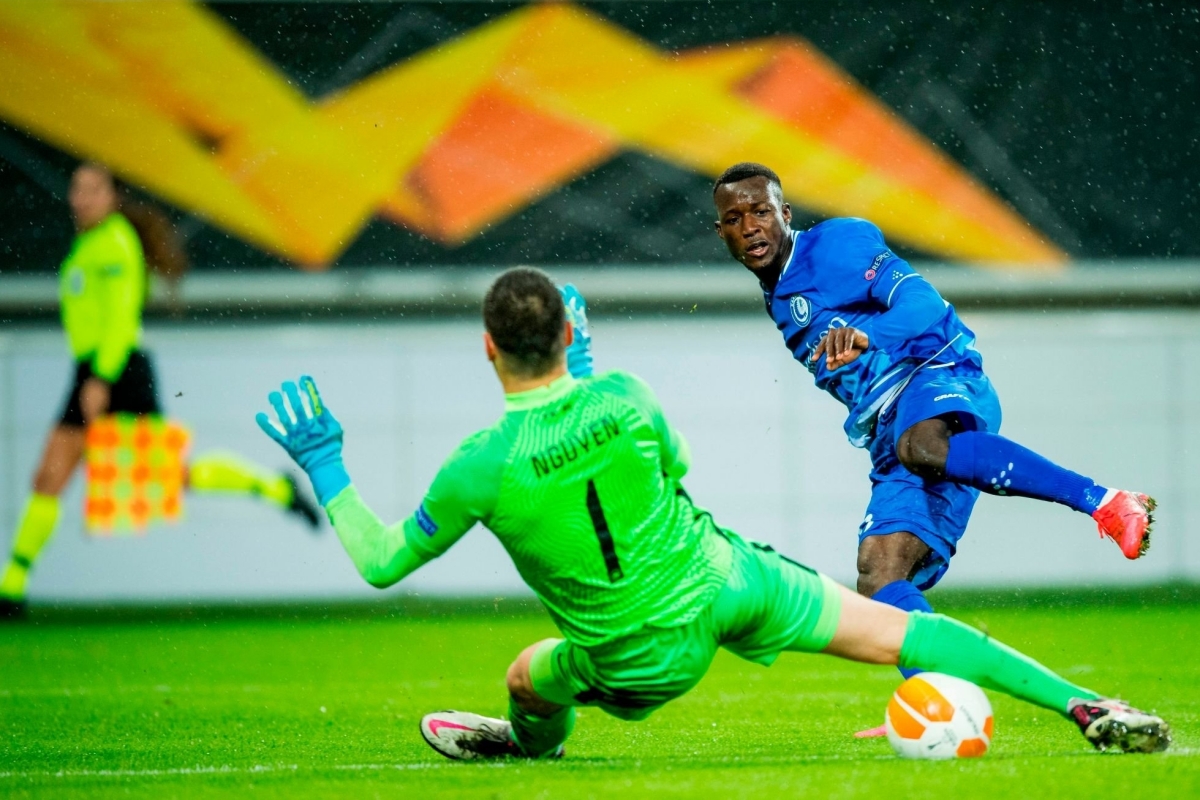 Filip Nguyen va giac mo con dang do