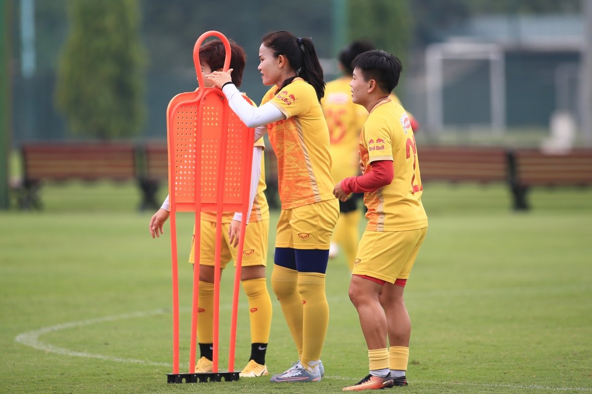 ĐT nữ Việt Nam đối mặt bài toán khó trước ngày lên đường dự World Cup 5