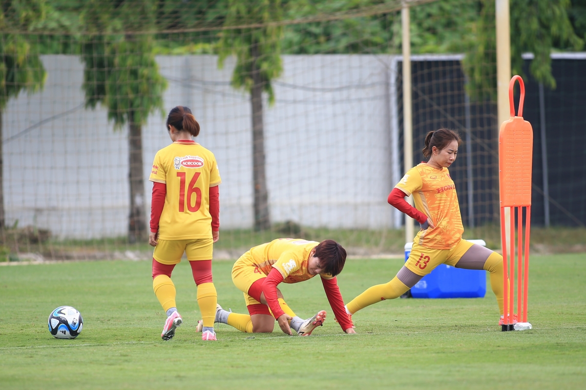 ĐT nữ Việt Nam đối mặt bài toán khó trước ngày lên đường dự World Cup 7