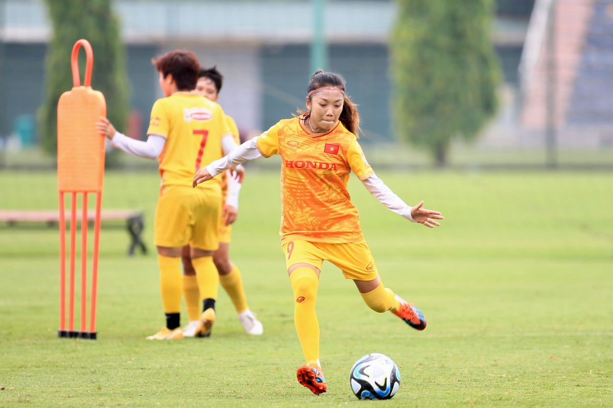 ĐT nữ Việt Nam đối mặt bài toán khó trước ngày lên đường dự World Cup 12