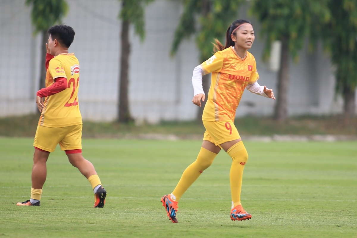 ĐT nữ Việt Nam đối mặt bài toán khó trước ngày lên đường dự World Cup 1