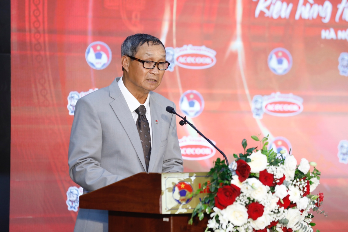 HLV Mai Đức Chung chia sẻ trong buổi Lễ xuất quân của ĐT nữ Việt Nam tham dự World Cup HLV Mai duc Chung chia se trong buoi Le xuat quan cua dT nu Viet Nam tham du World Cup