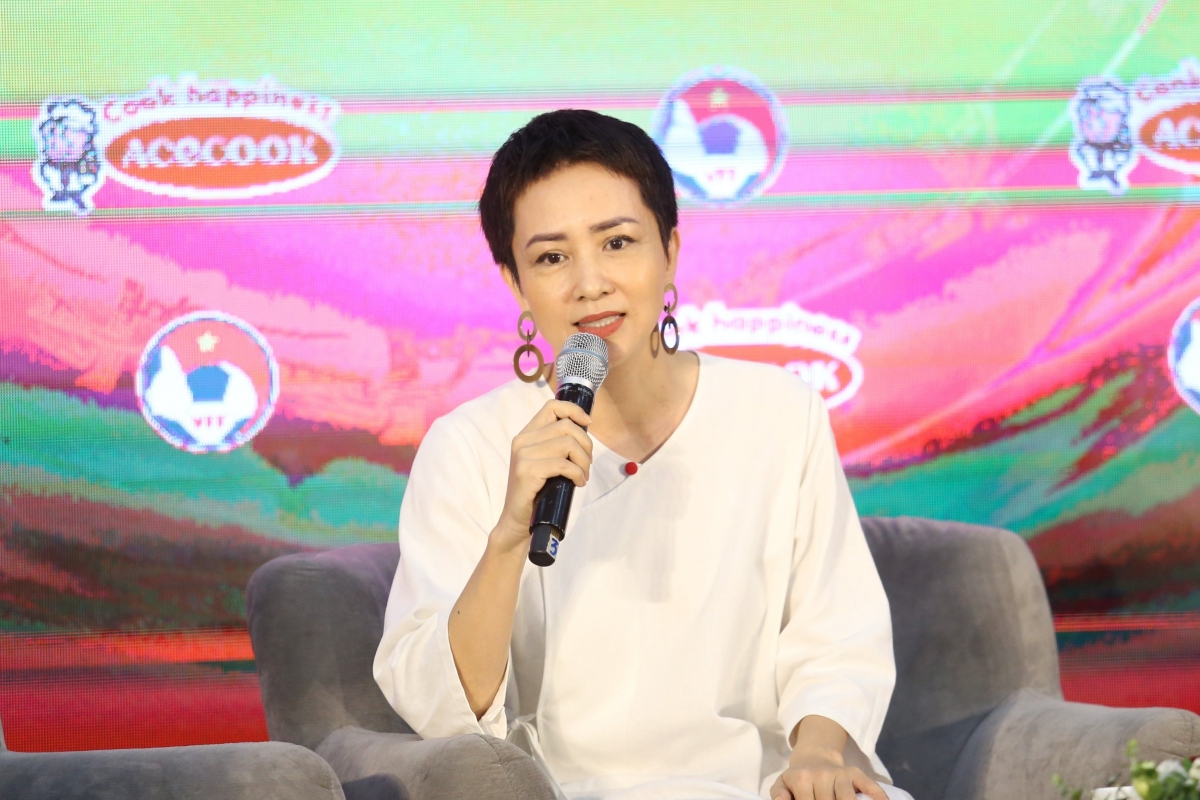 ĐT nữ Việt Nam nhận lời khuyên đặc biệt từ Hoàng Xuân Vinh, Nguyễn Thuý Hiền 2 ĐT nữ Việt Nam nhận lời khuyên đặc biệt từ Hoàng Xuân Vinh, Nguyễn Thuý Hiền 2