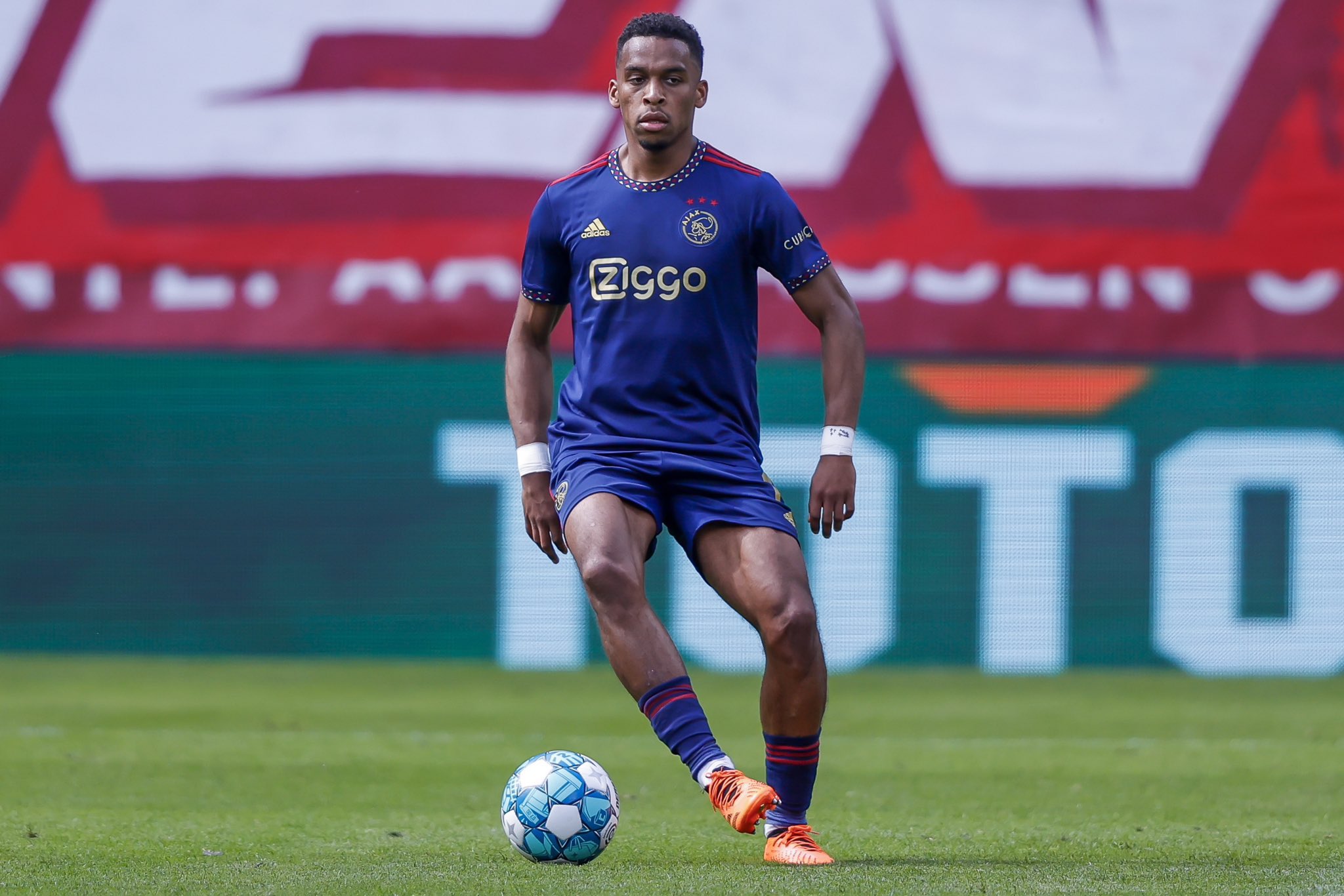 Jurrien Timber kiểm tra y tế thành công ở Arsenal 1 Jurrien Timber kiểm tra y tế thành công ở Arsenal 1