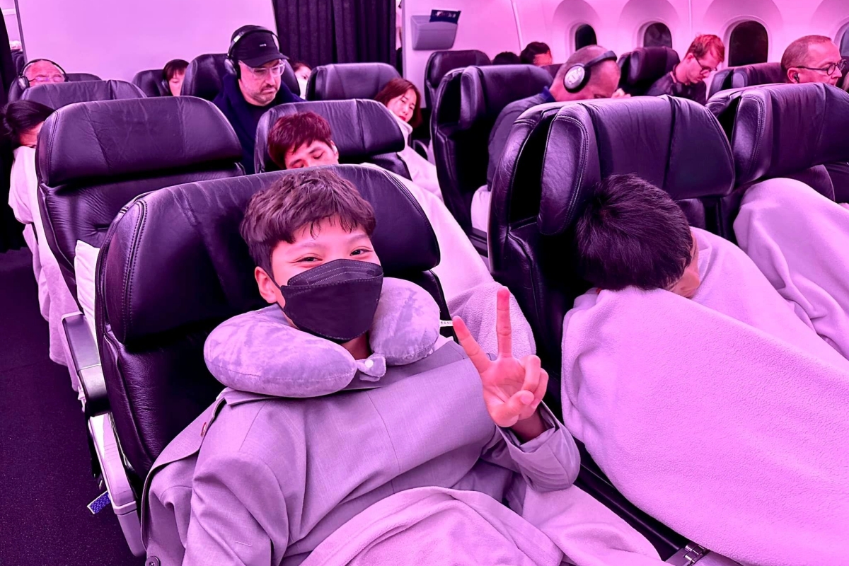 dT nu Viet Nam dat chan toi Aukland New Zealand