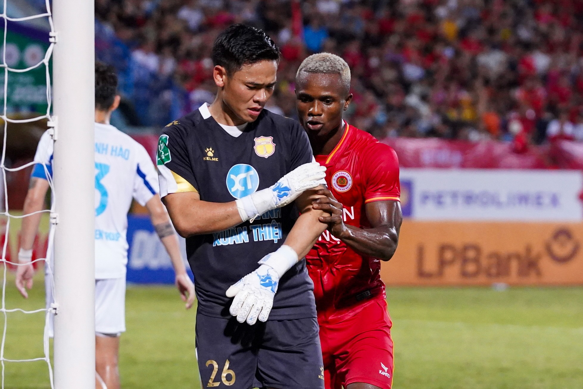 Quang Hải, Filip Nguyễn bị lu mờ trong ngày Nam Định loại CAHN khỏi Cúp QG 7