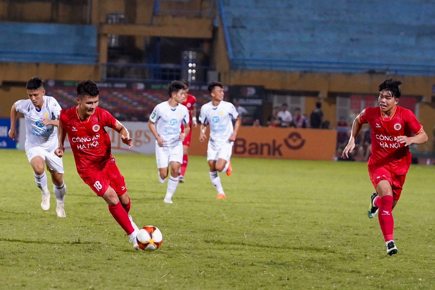 Quang Hải, Filip Nguyễn bị lu mờ trong ngày Nam Định loại CAHN khỏi Cúp QG 3