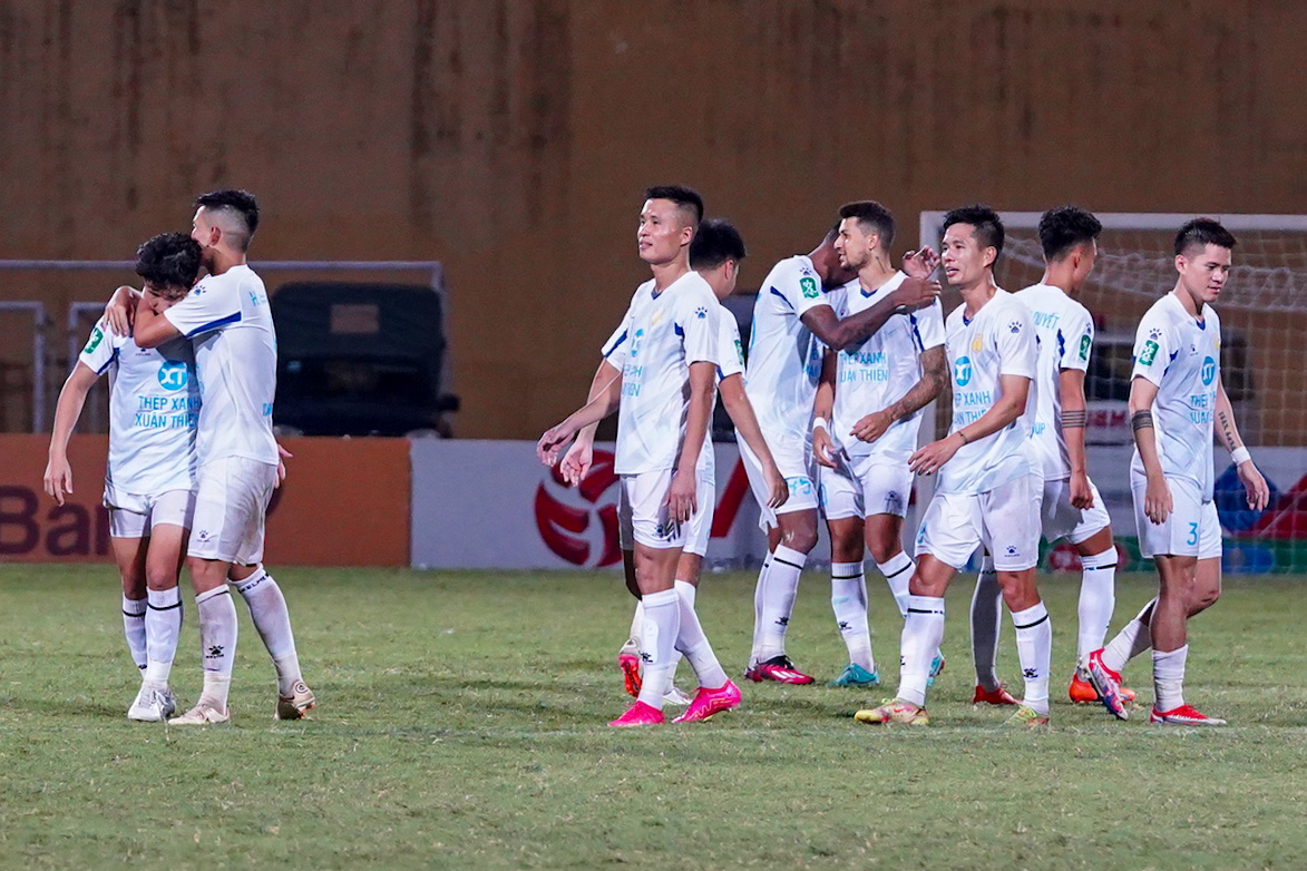 Quang Hải, Filip Nguyễn bị lu mờ trong ngày Nam Định loại CAHN khỏi Cúp QG 5