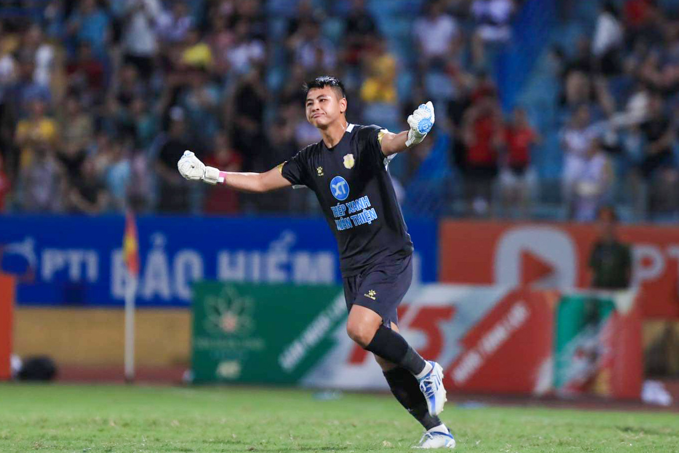 Quang Hải, Filip Nguyễn bị lu mờ trong ngày Nam Định loại CAHN khỏi Cúp QG 10