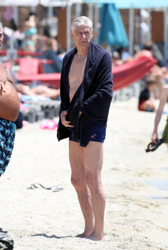 HLV Arsene Wenger và người đẹp bí ẩn trong kỳ nghỉ 5