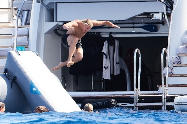 Erling Haaland tận hưởng kỳ nghỉ bên bạn gái xinh đẹp 5