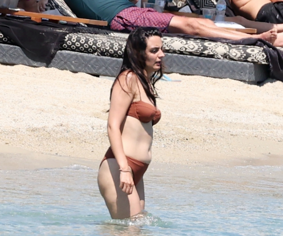 HLV Arsene Wenger và người đẹp bí ẩn trong kỳ nghỉ 4