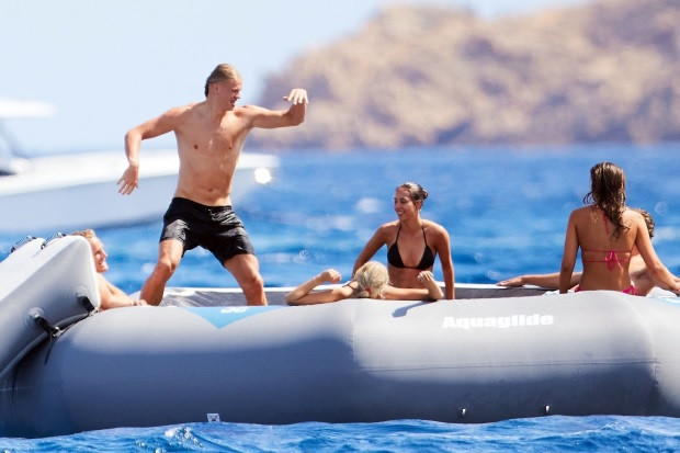 Erling Haaland tận hưởng kỳ nghỉ bên bạn gái xinh đẹp 4