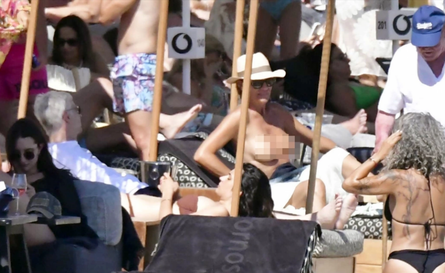 HLV Arsene Wenger và người đẹp bí ẩn trong kỳ nghỉ 3