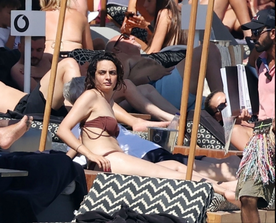 HLV Arsene Wenger và người đẹp bí ẩn trong kỳ nghỉ 2