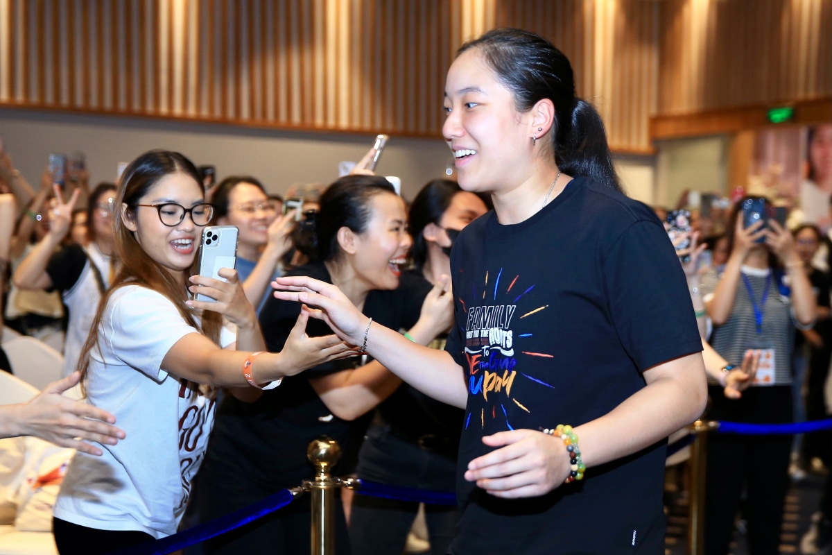 Truong Twins to chuc sinh nhat o Viet Nam