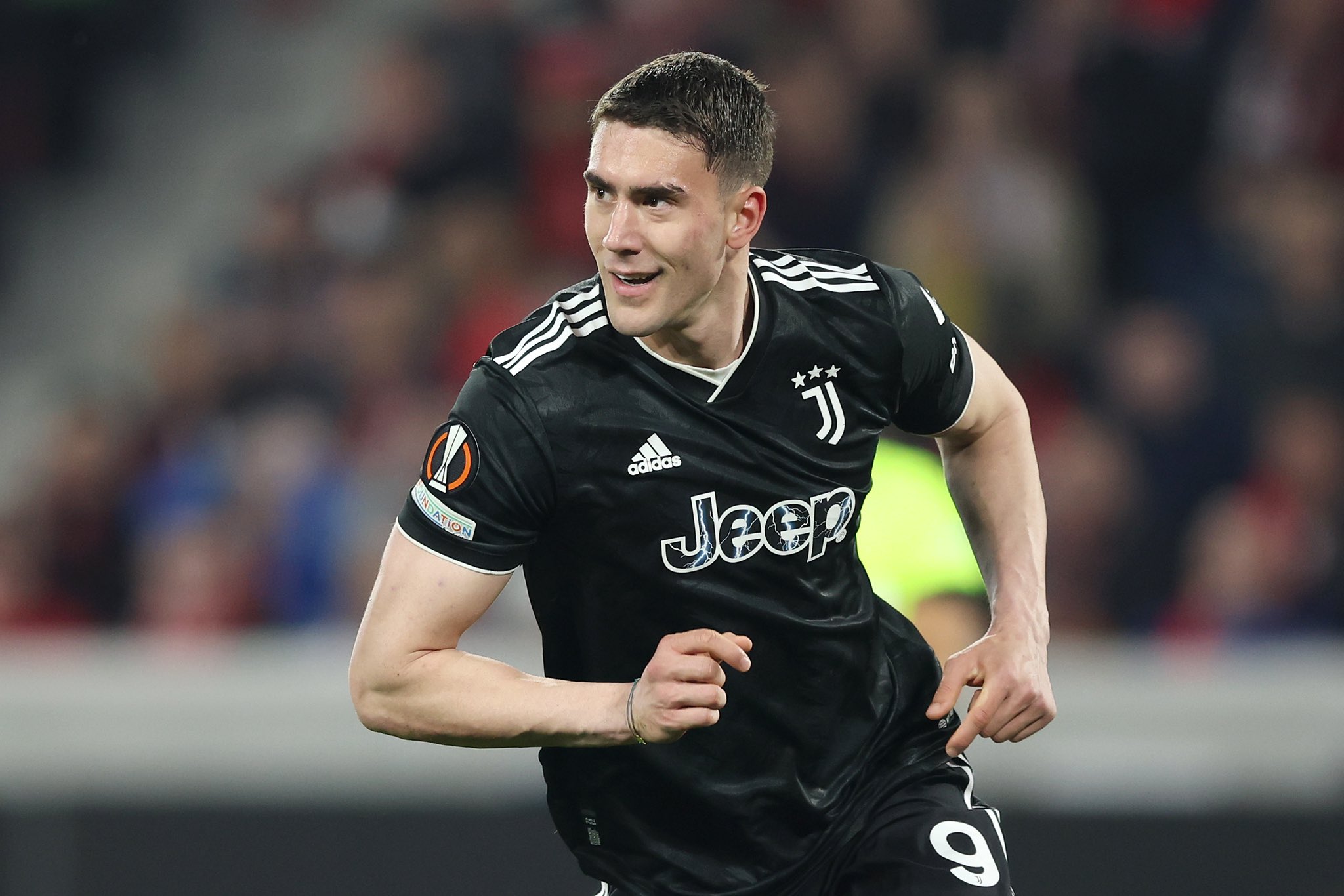 Vlahovic đạt thỏa thuận gia nhập PSG 1