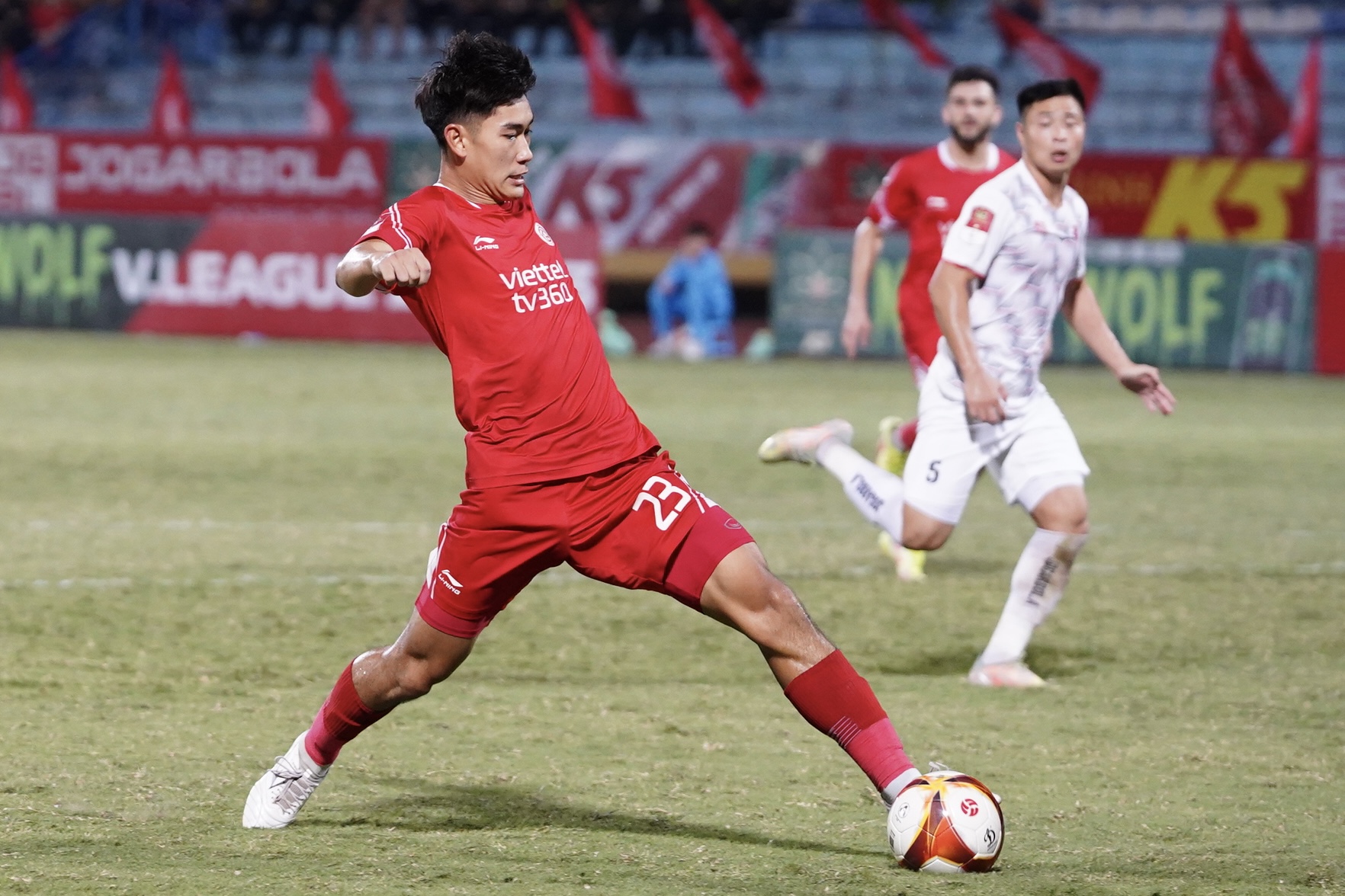 Nhâm Mạnh Dũng học theo đồng đội, ăn mừng bàn thắng như Ronaldo 1