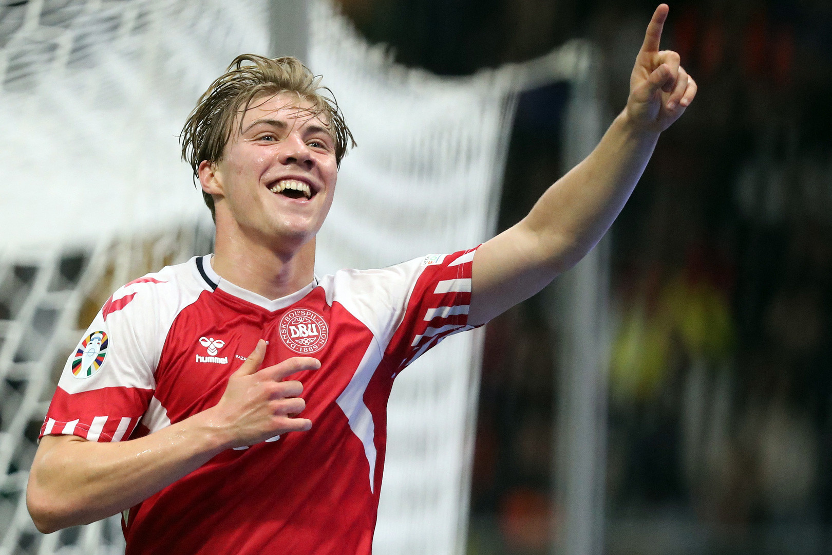 MU tang luong gap 8 lan cho Rasmus Hojlund