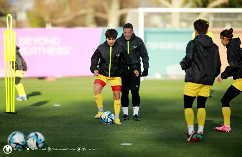 HLV Mai Đức Chung yêu cầu tuyển nữ Việt Nam tập trung cho trận gặp Hà Lan 1 HLV Mai Đức Chung yêu cầu tuyển nữ Việt Nam tập trung cho trận gặp Hà Lan 1