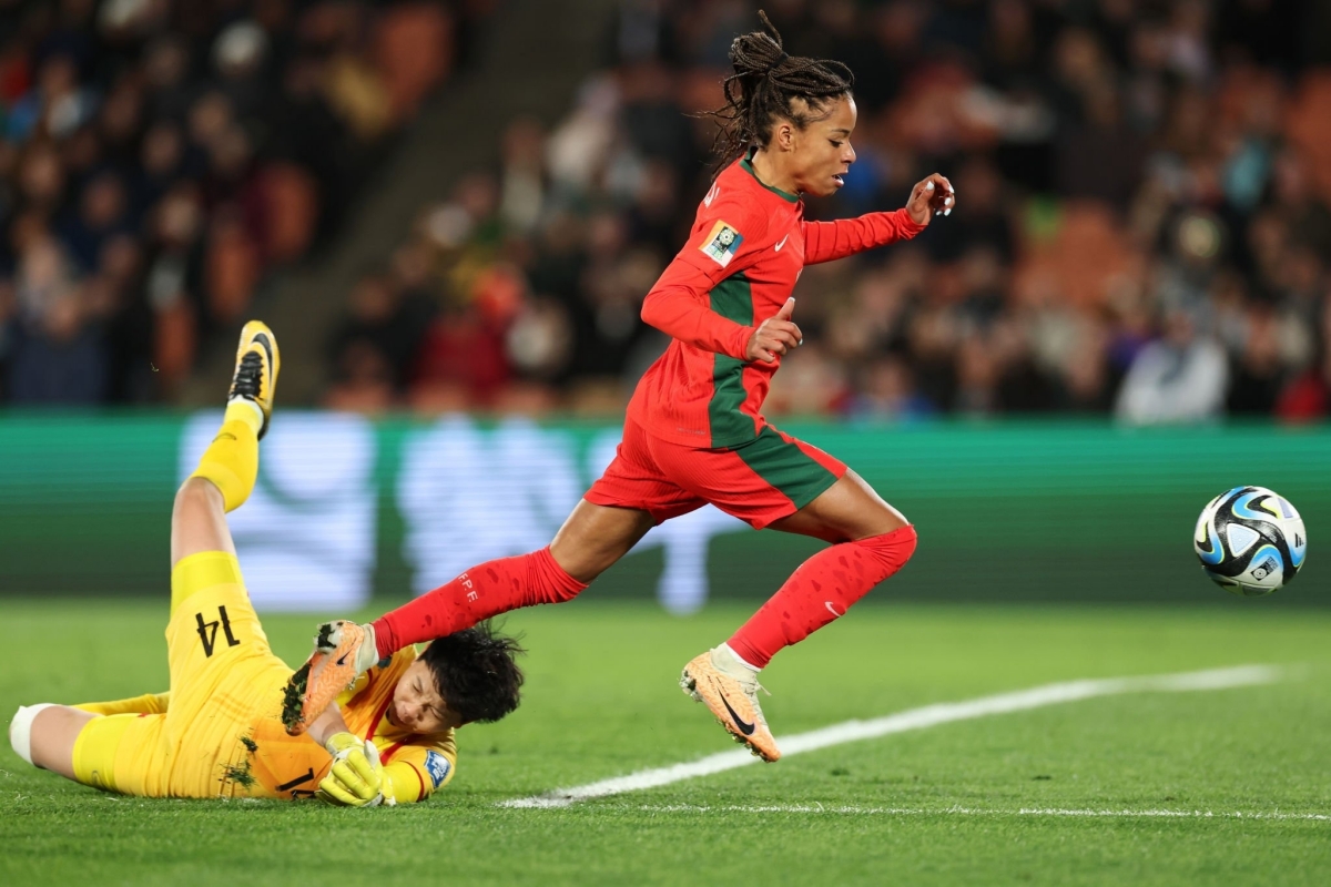 Những hình ảnh chiến đấu kiên cường của ĐT nữ Việt Nam 2