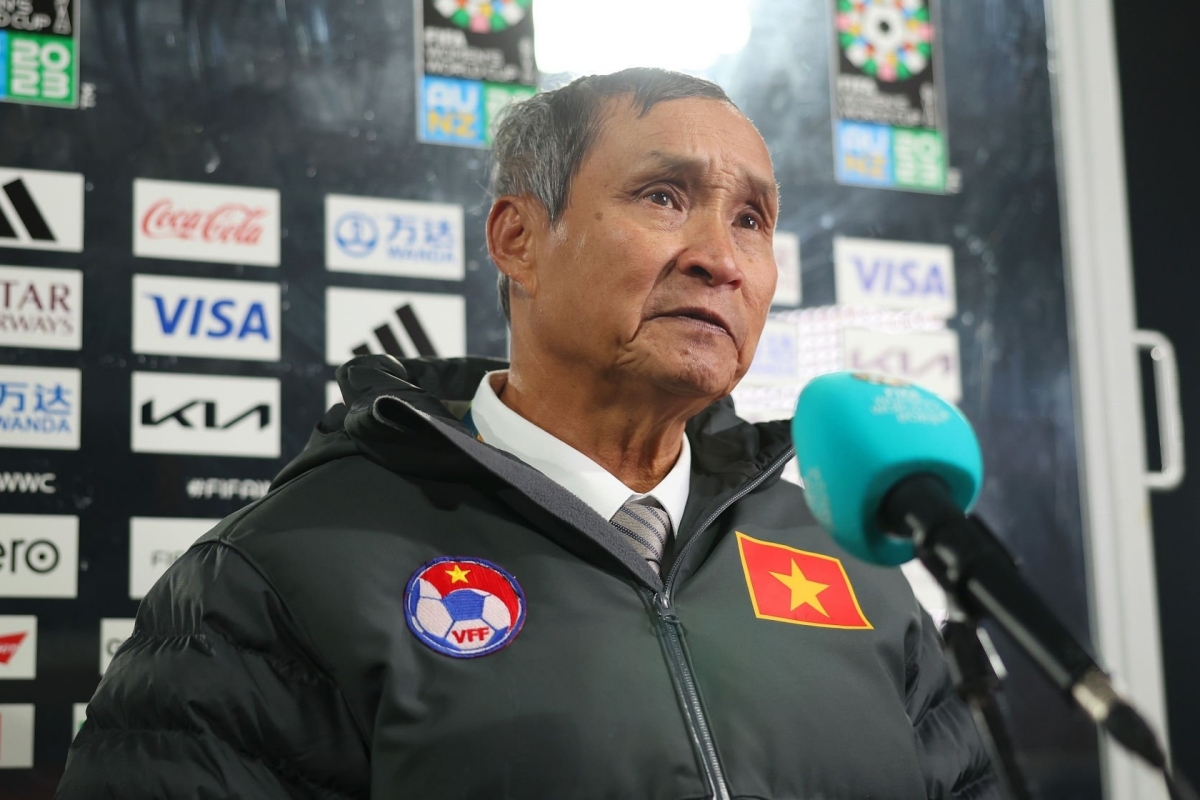 HLV Mai duc Chung dT nu Viet Nam vs Bo dao Nha 27/7