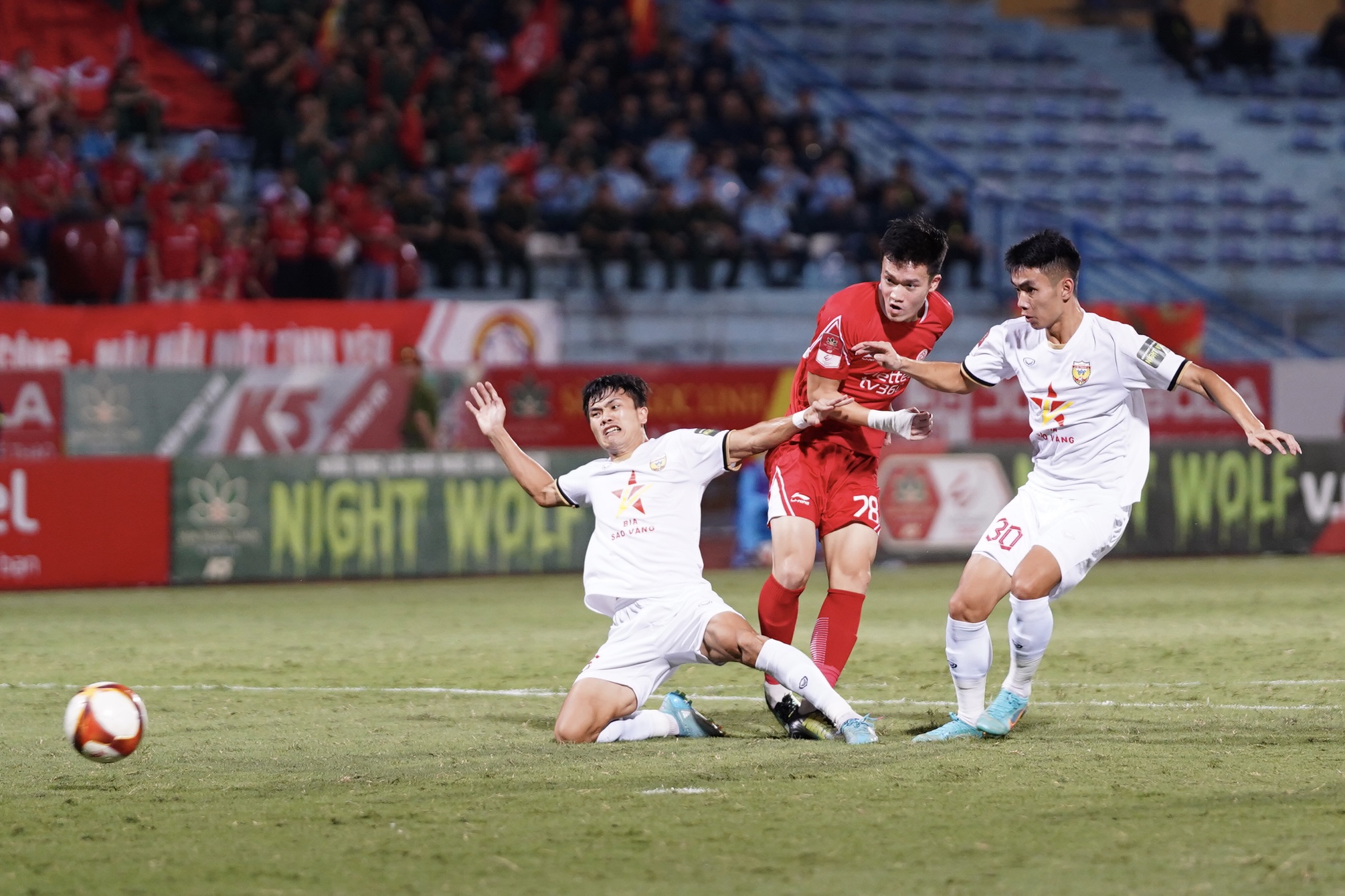 Viettel FC đại thắng ngày VAR ra mắt VLeague 7