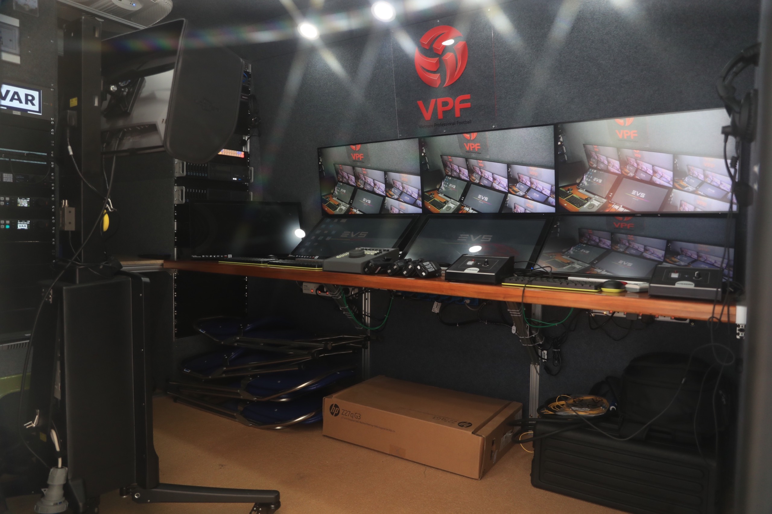 Những hình ảnh đầu tiên của VAR tại sân chơi VLeague 7