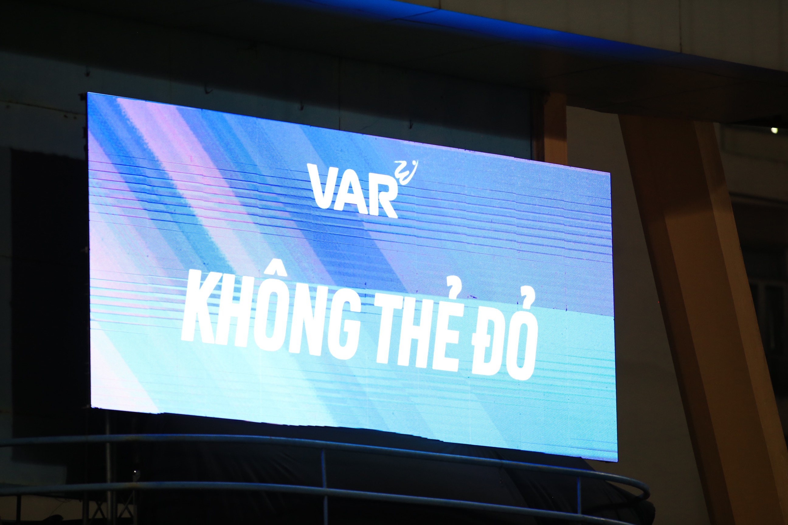 Cận cảnh tình huống check VAR đầu tiên ở VLeague 2023 3