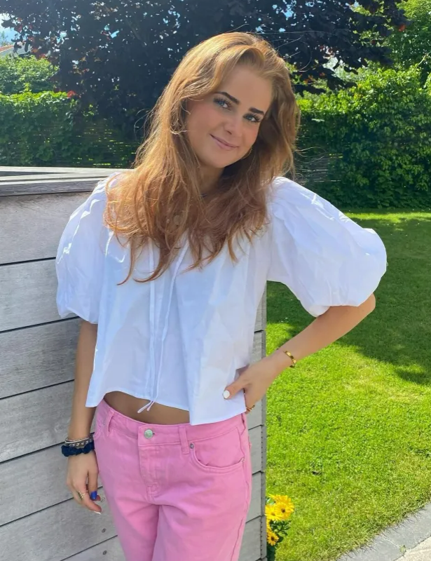 Chiêm ngưỡng nhan sắc bạn gái Rasmus Hojlund 6