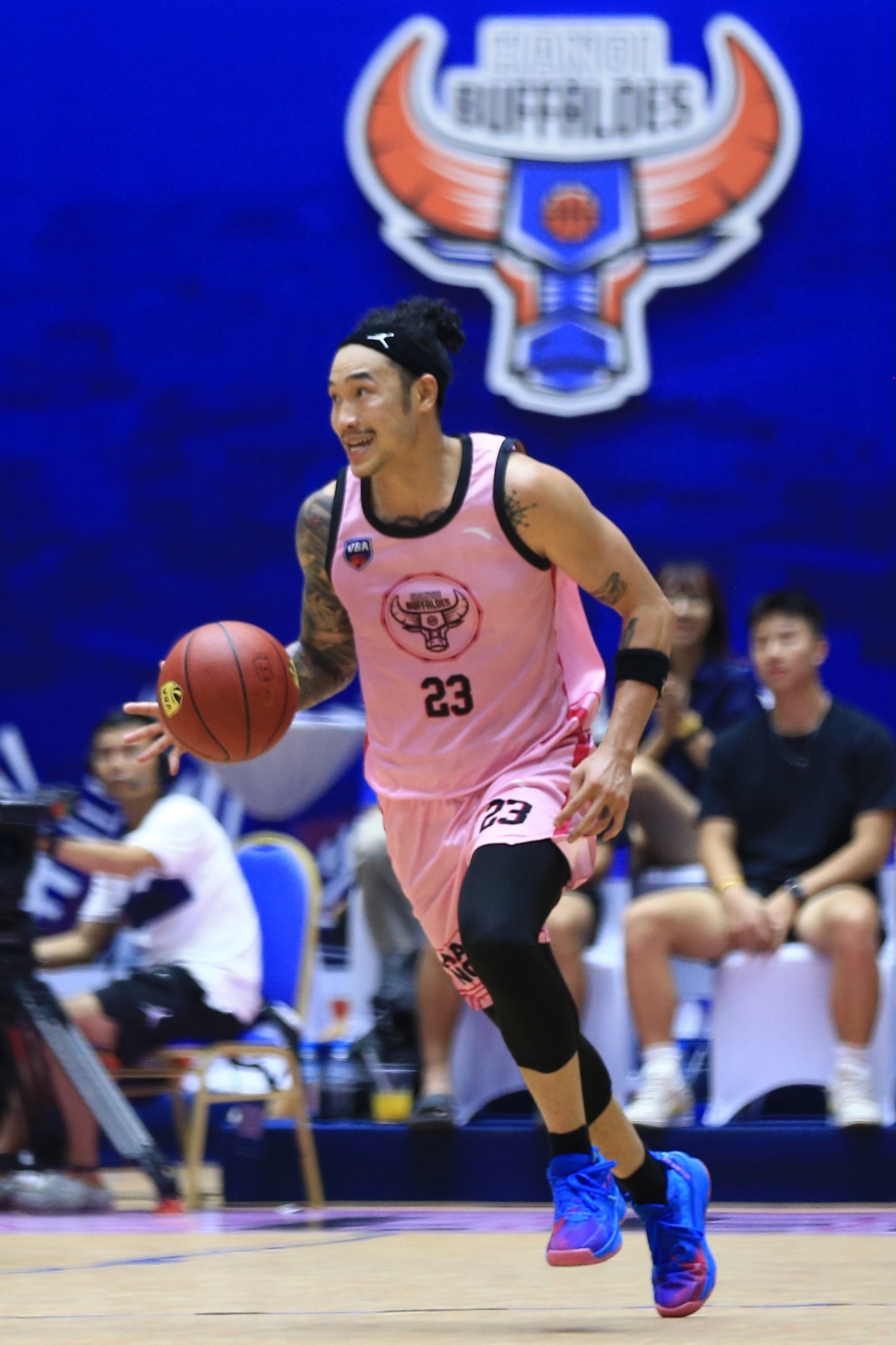 Mặc trang phục Blackpink, Hanoi Buffaloes thắng trận thứ 7 liên tiếp 5