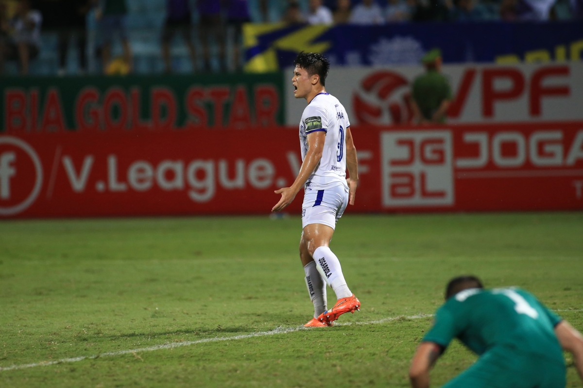 Sự cố trong trận đấu giữa Hà Nội vs Hải Phòng 6 Sự cố trong trận đấu giữa Hà Nội vs Hải Phòng 6