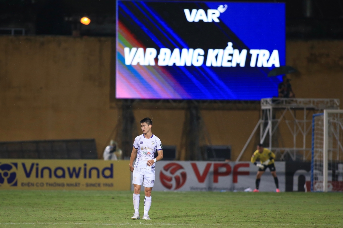 Sự cố trong trận đấu giữa Hà Nội vs Hải Phòng 8 Sự cố trong trận đấu giữa Hà Nội vs Hải Phòng 8