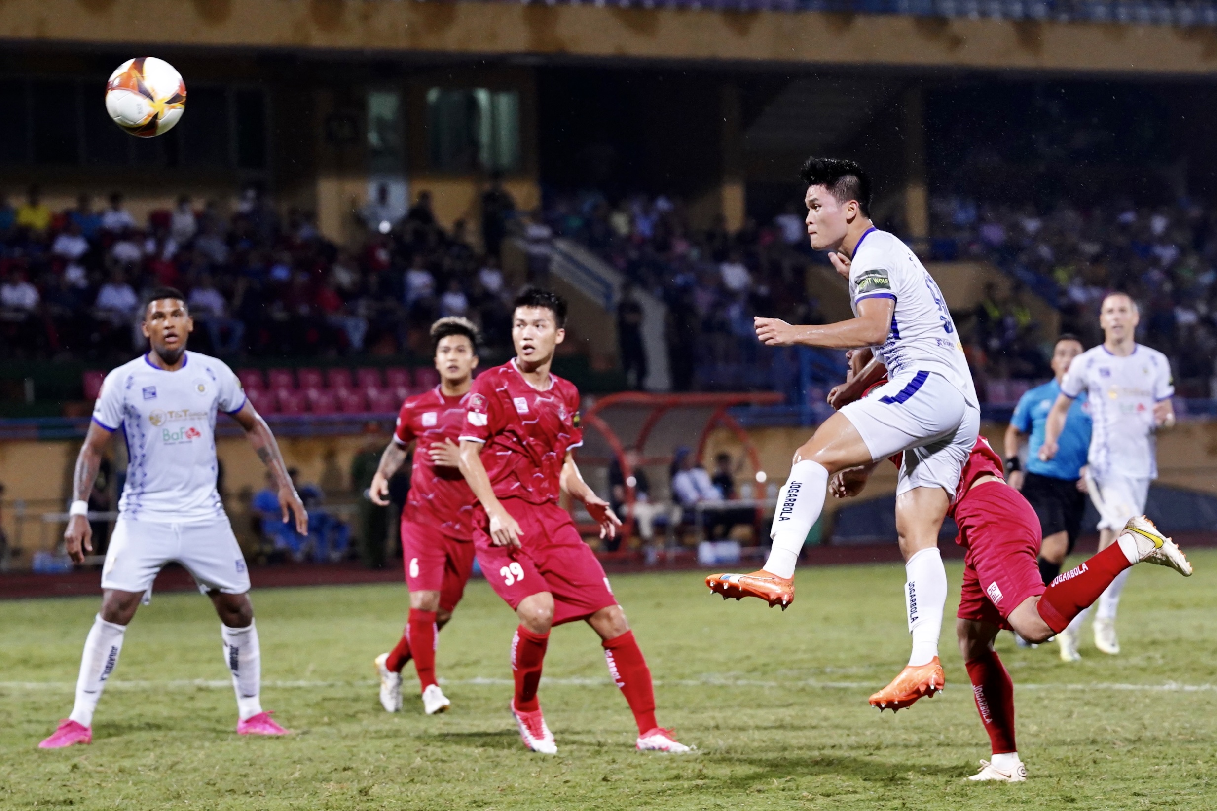 Văn Quyết đáp trả màn la ó của CĐV Hải Phòng 8