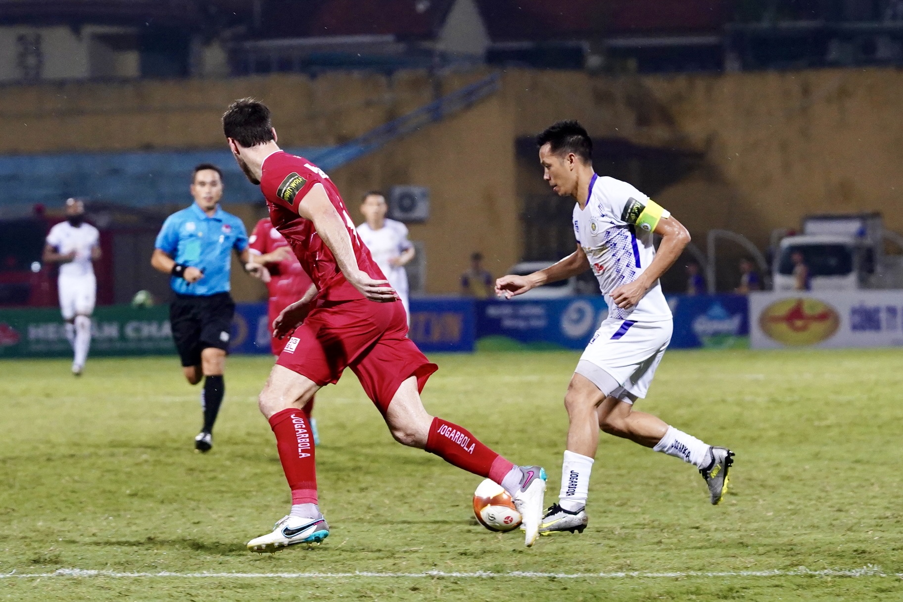 Văn Quyết đáp trả màn la ó của CĐV Hải Phòng 2