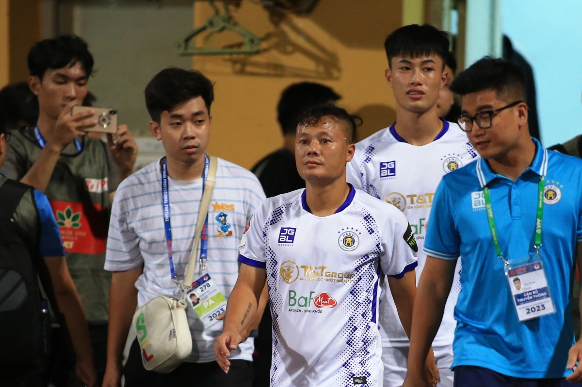 Sự cố trong trận đấu giữa Hà Nội vs Hải Phòng 2 Sự cố trong trận đấu giữa Hà Nội vs Hải Phòng 2