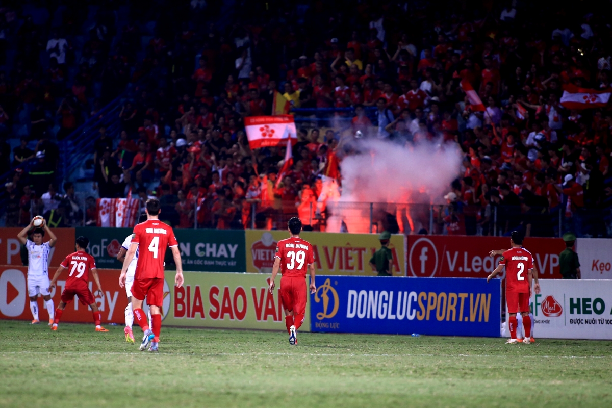 Sự cố trong trận đấu giữa Hà Nội vs Hải Phòng 1 Sự cố trong trận đấu giữa Hà Nội vs Hải Phòng 1