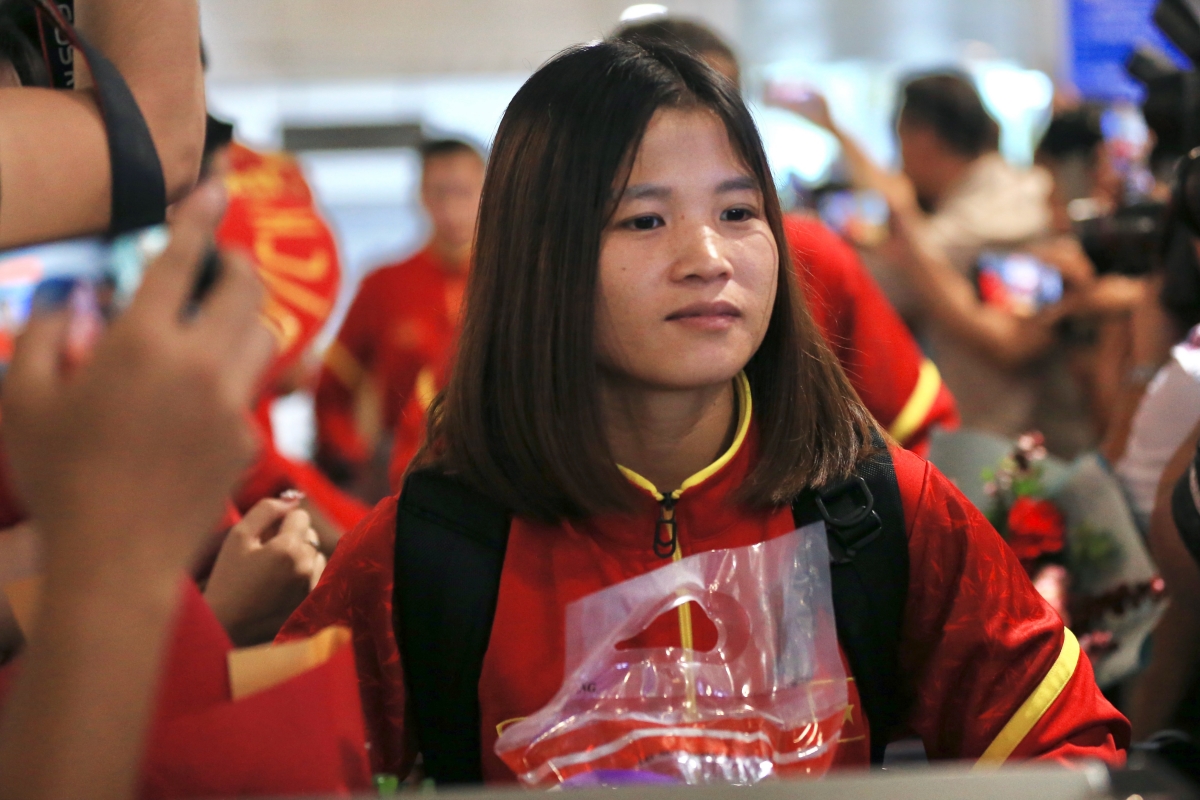 Duong Thi Van dT Viet Nam ve nuoc 3/8