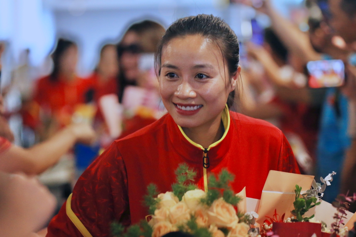 Hoang Thi Loan dT Viet Nam ve nuoc 3/8