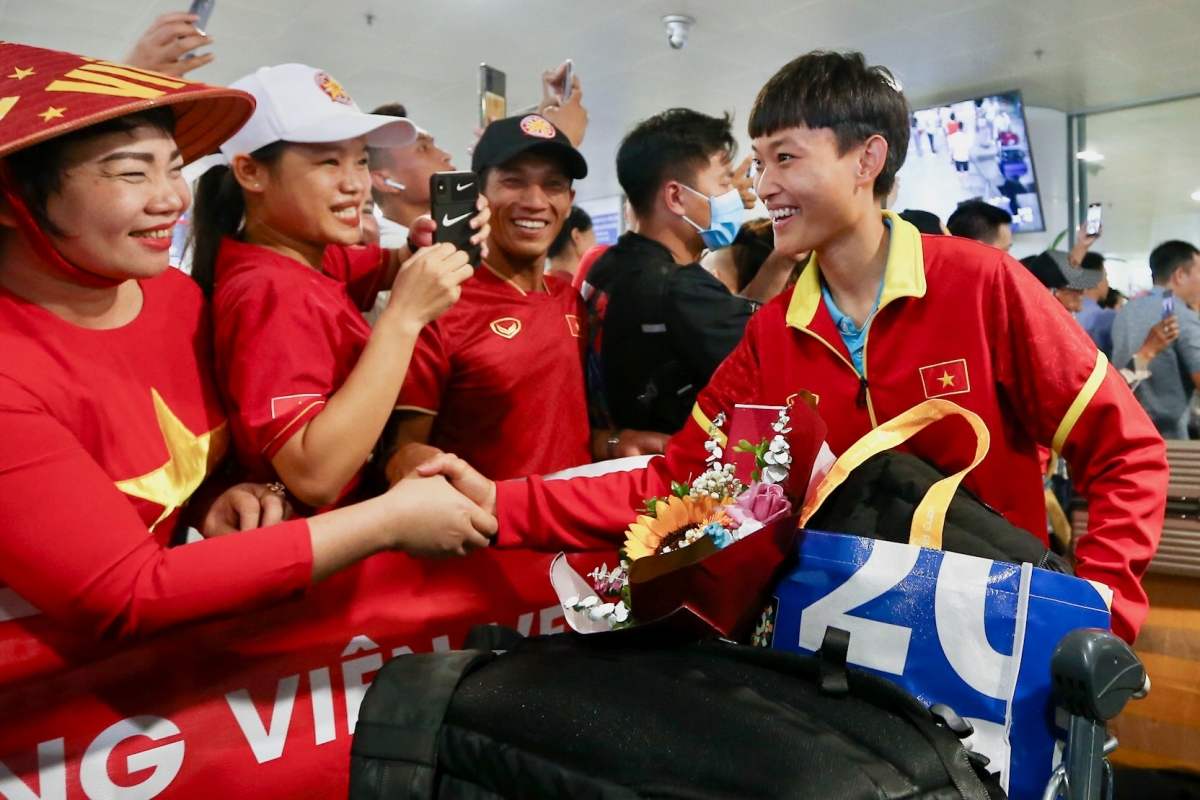 Hai Linh dT Viet Nam ve nuoc 3/8