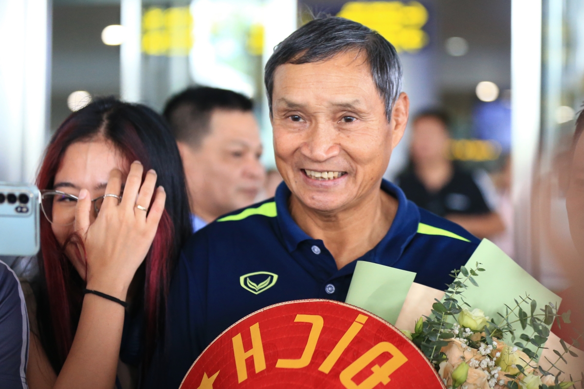 HLV Mai duc Chung dT nu Viet Nam ve nuoc 3/8