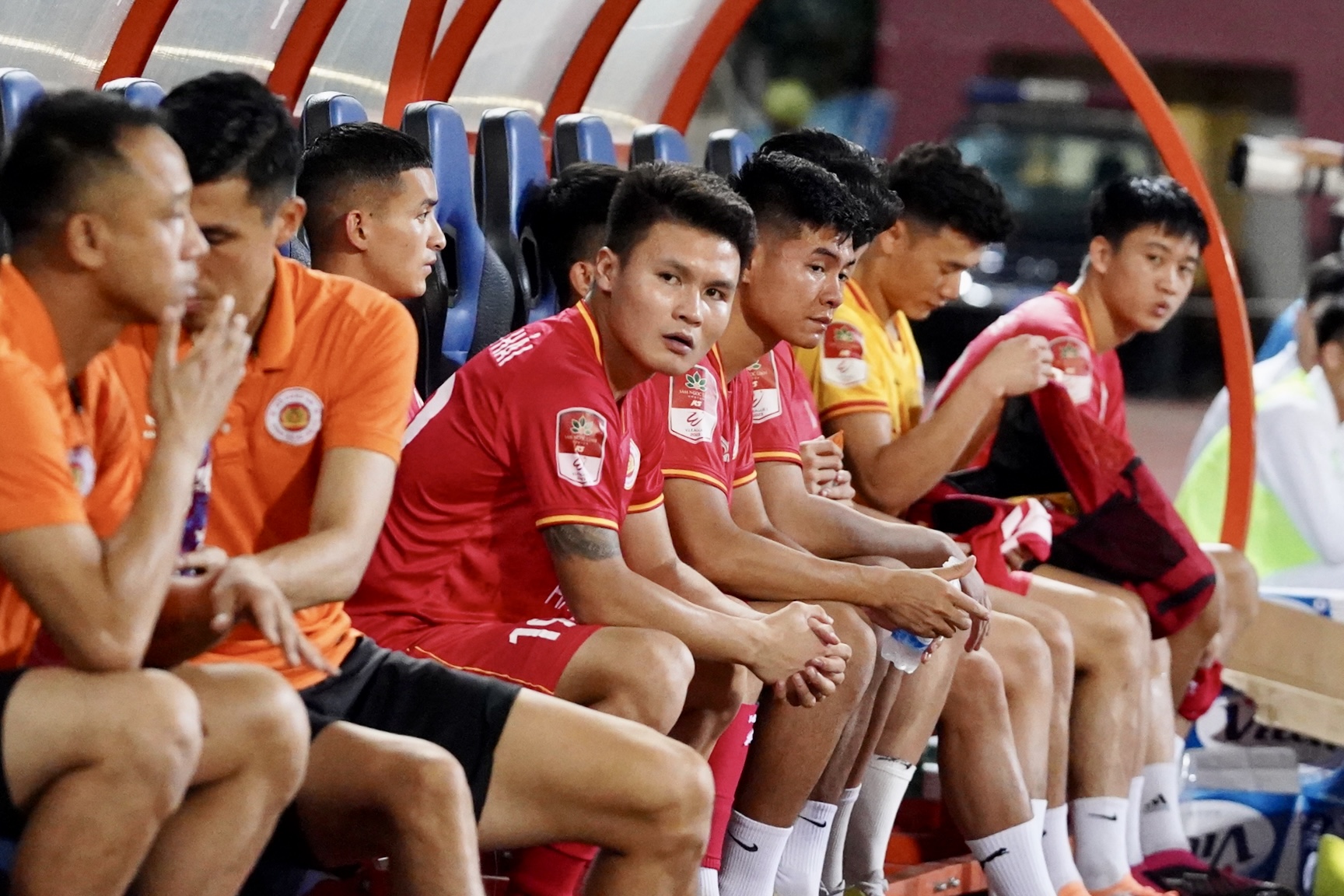 Quang Hải bị lu mờ trong ngày đánh bại đội bóng cũ 2