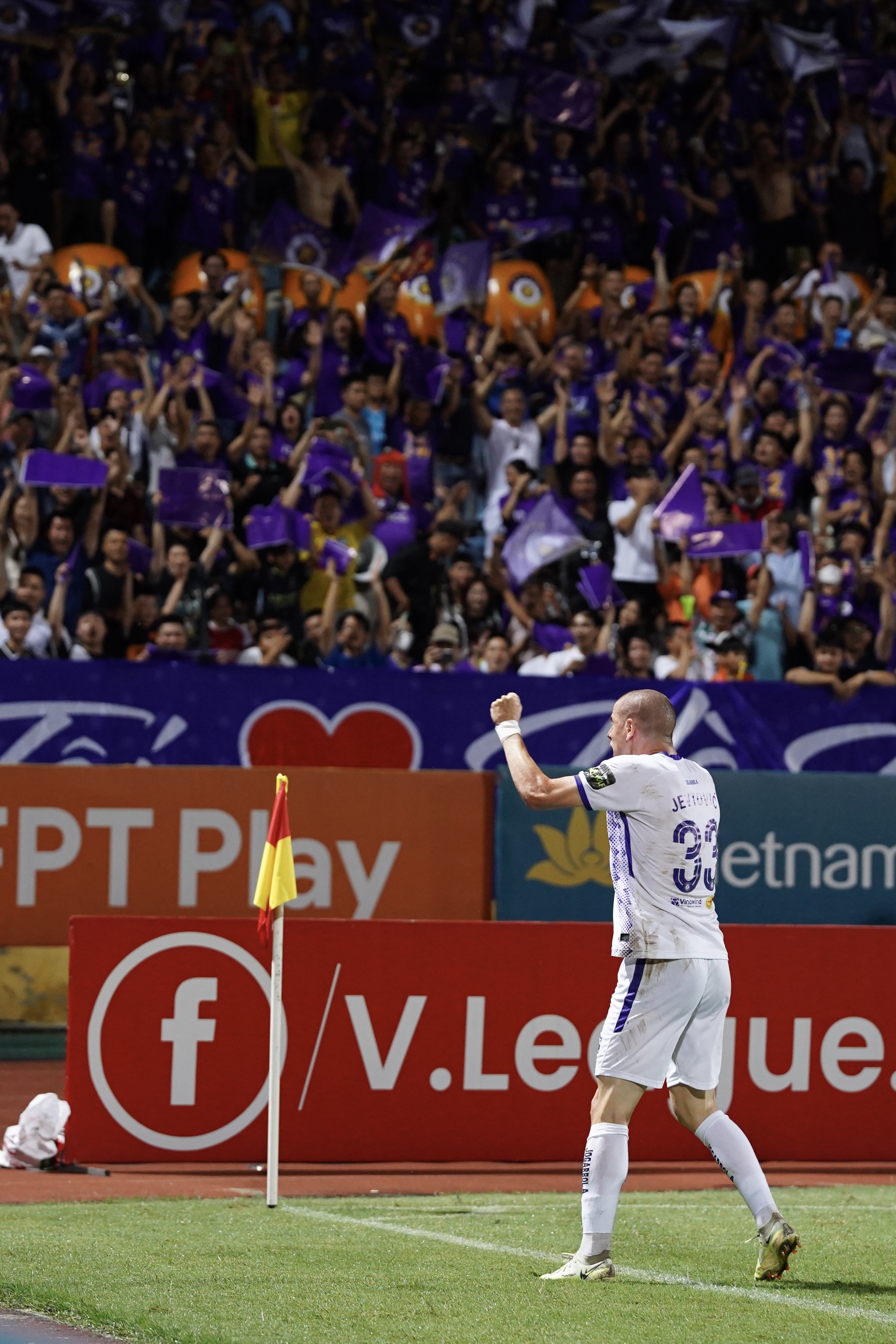 Khán giả lấp kín sân Hàng Đẫy trong trận chung kết sớm VLeague 2023 5