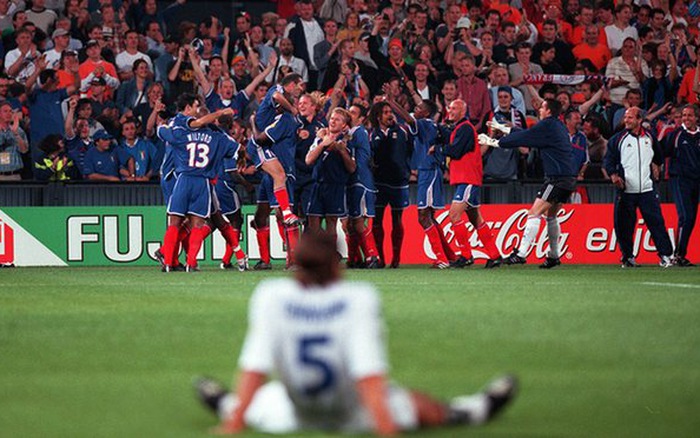 Fabio Cannavaro “Thất bại vì bàn thắng vàng ở chung kết Euro 2000 là một vết sẹo” 8 Fabio Cannavaro “Thất bại vì bàn thắng vàng ở chung kết Euro 2000 là một vết sẹo” 8