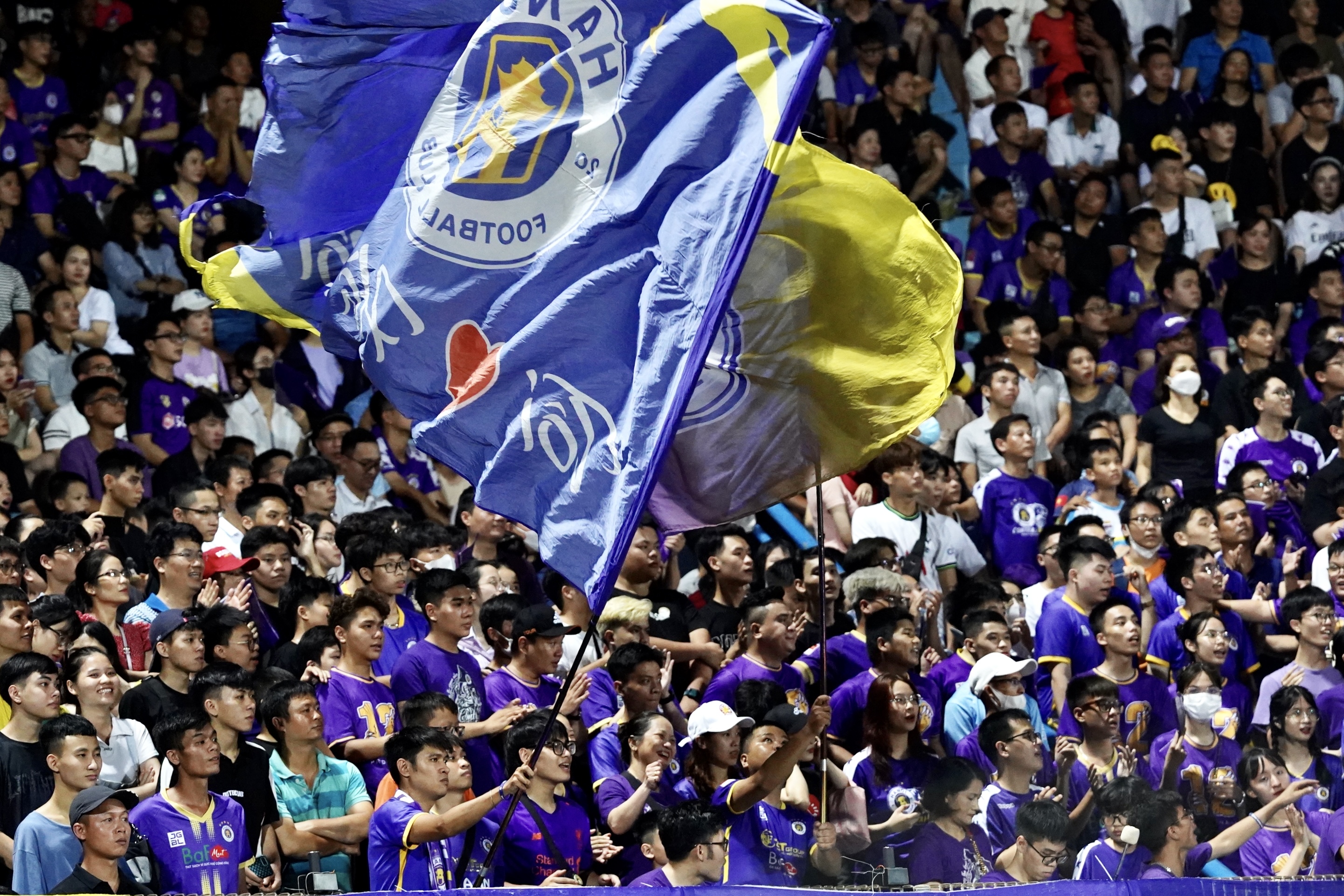 Khán giả lấp kín sân Hàng Đẫy trong trận chung kết sớm VLeague 2023 1