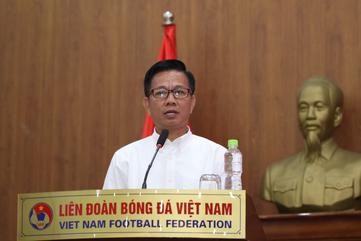 HLV Hoàng Anh Tuấn rèn lứa trẻ để đáp ứng chuyên môn của HLV Troussier 1