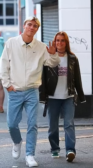 Cận cảnh nhan sắc bạn gái Rasmus Hojlund 3