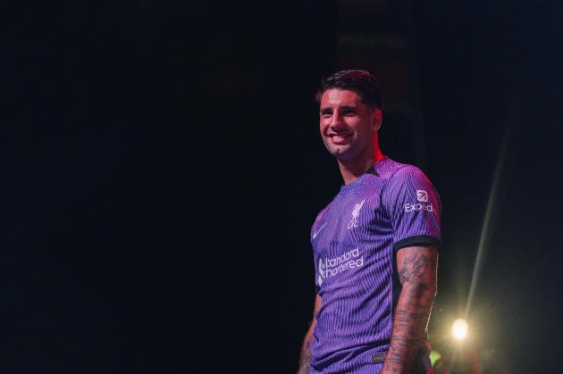 Trang phuc thu 3 cua Liverpool o mua giai 2023/24