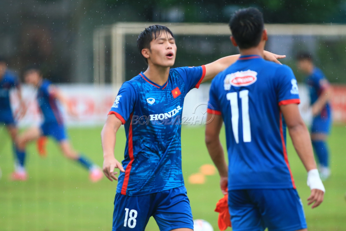 Cái bắt tay đáng nhớ của 2 HLV đưa bóng đá Việt Nam tham dự World Cup 4